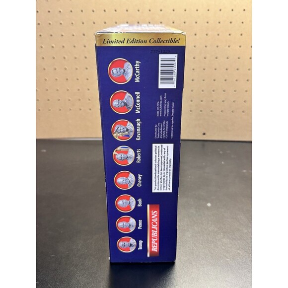 2020 Battle for the White House Chess Set Democrats vs Republicans COA NEW - Picture 4 of 4